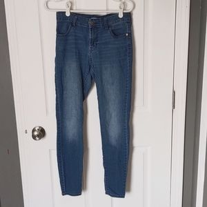 Old Navy Super Skinny Mid-rise size 4